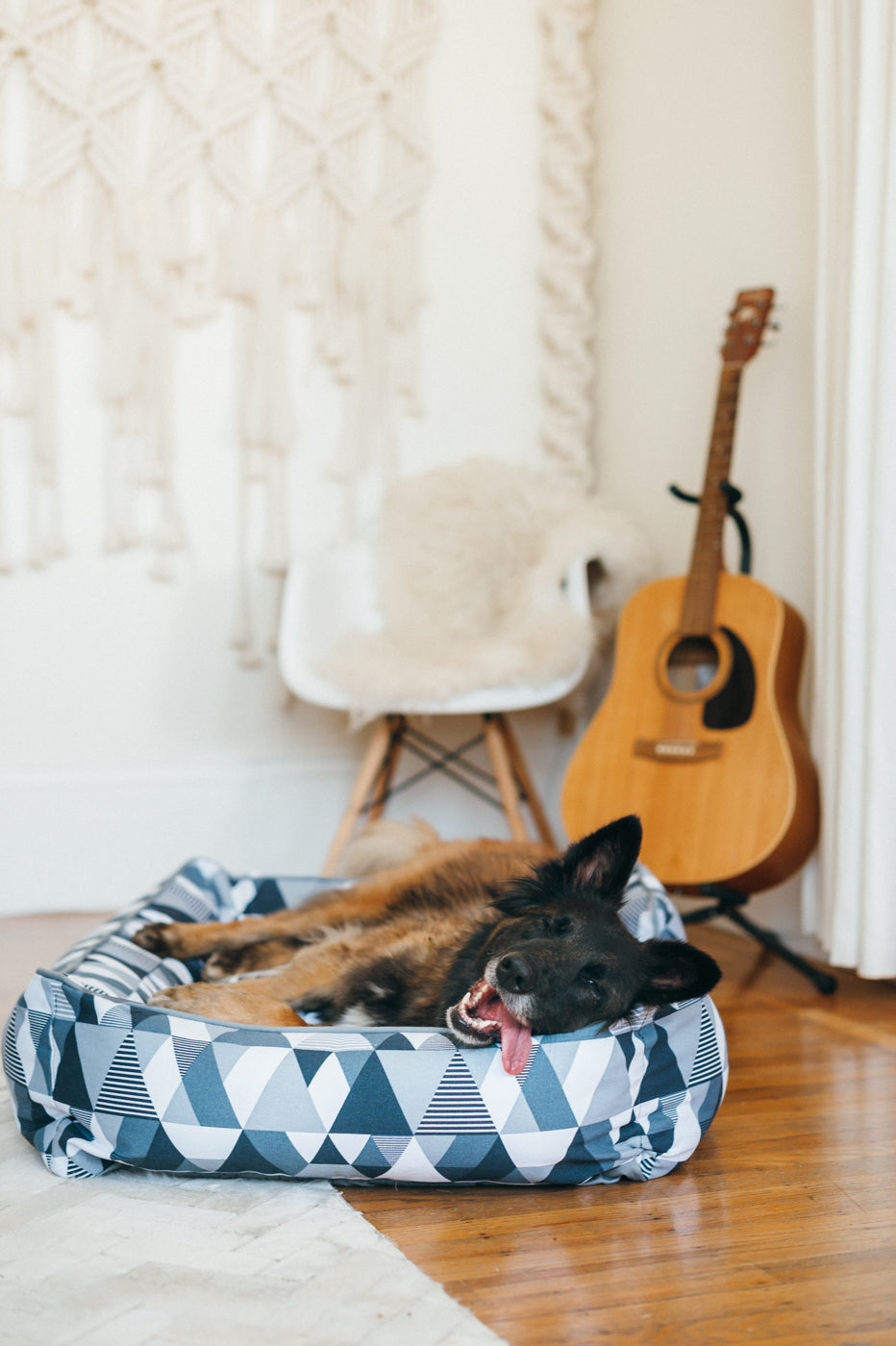 Cama Para Perros Mosaic Lounge Bed Tuxedo de Pet P.L.A.Y.