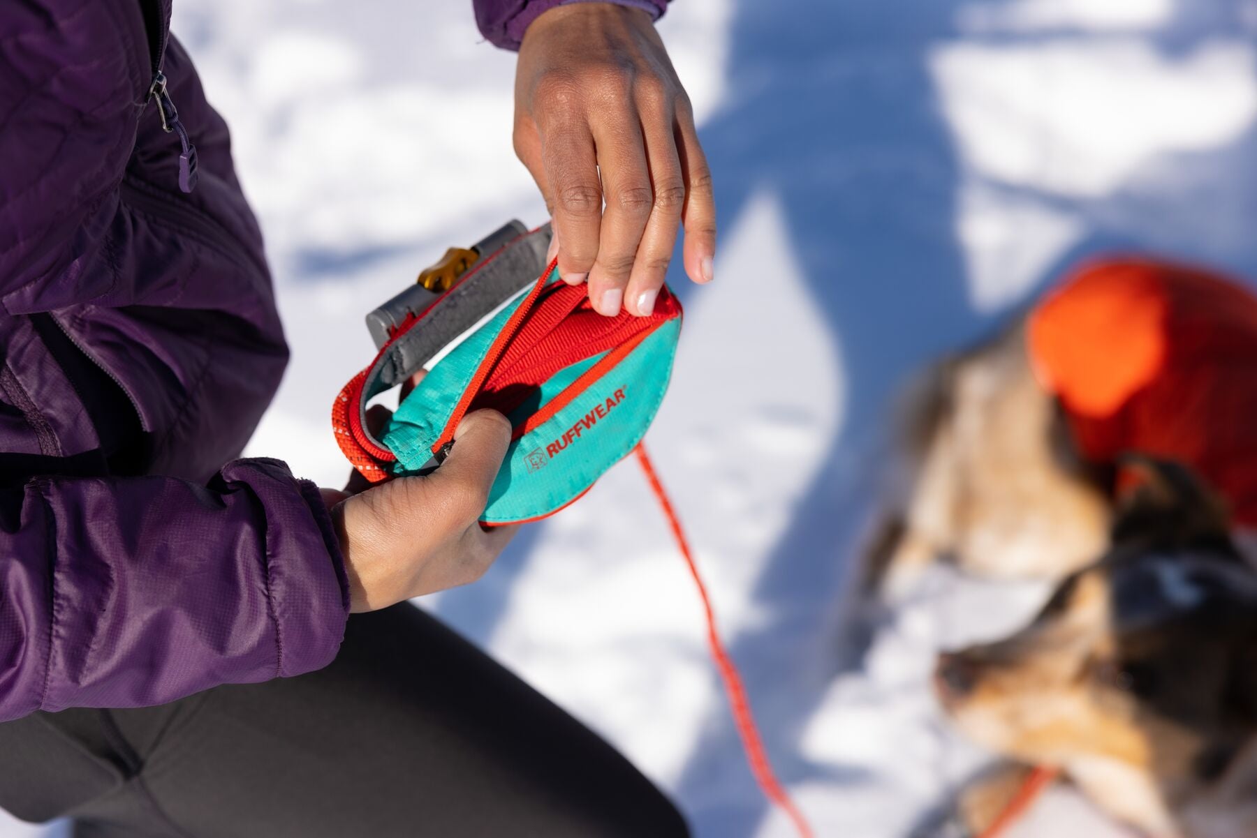 Hitch Hiker® Correa Larga Ajustable en Rojo (Aurora Teal) con Sistema de Bloqueo y Manos Libres - Ruffwear
