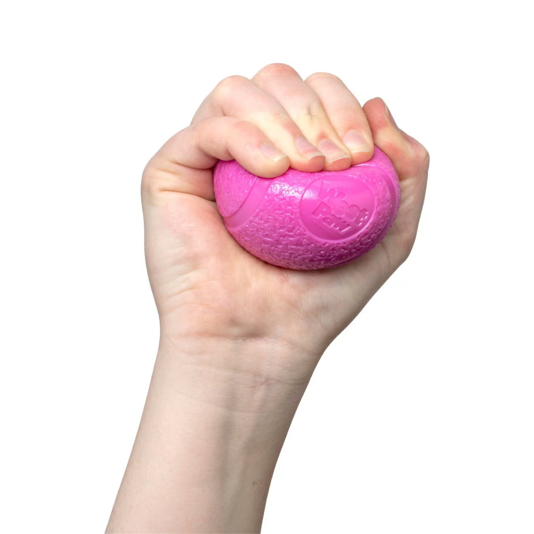 Boundr Glow de West Paw® Tamaño Grande – Pelota Squishy que Brilla en la Oscuridad para Perros