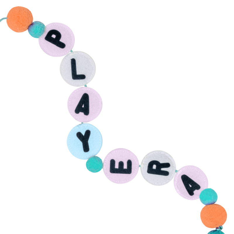 Detalle de las cuentas y letras de la KONG Teaser Friendship