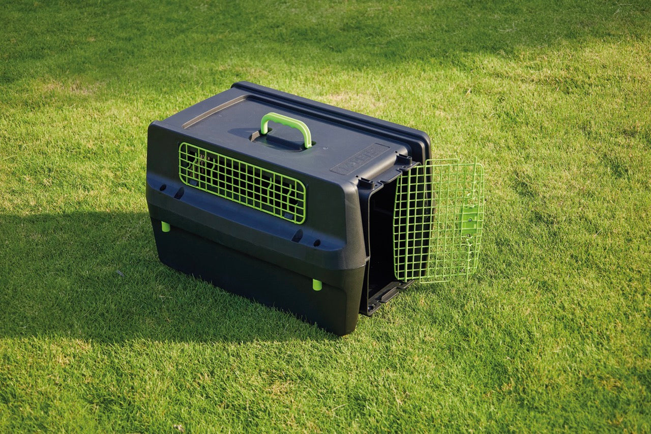 Transportadora PREMIUM ECO TREK para Perros - Negra con Rejillas Metálicas (Black & Green) | M-PETS