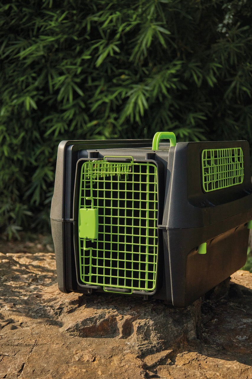 Transportadora PREMIUM ECO TREK para Perros - Negra con Rejillas Metálicas (Black & Green) | M-PETS