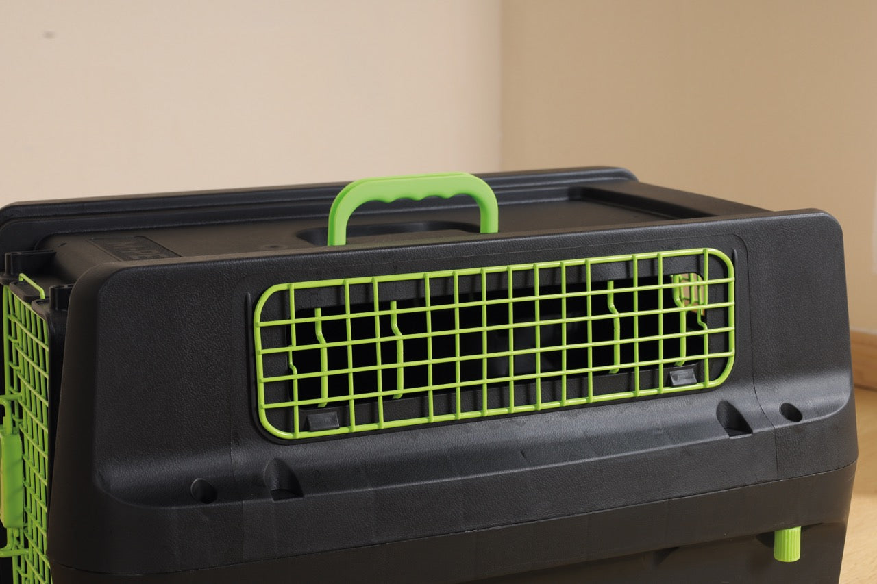 Transportadora PREMIUM ECO TREK para Perros - Negra con Rejillas Metálicas (Black & Green) | M-PETS