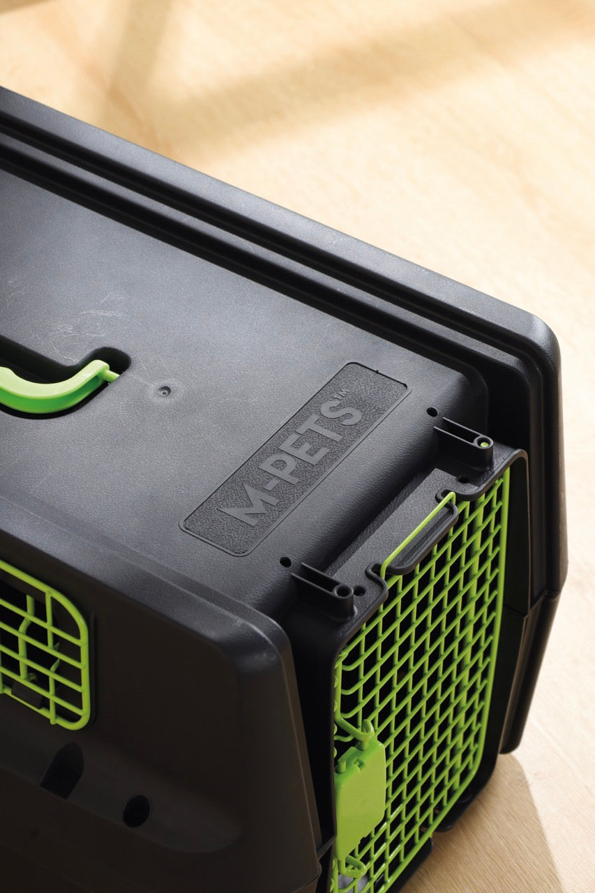 Transportadora PREMIUM ECO TREK para Perros - Negra con Rejillas Metálicas (Black & Green) | M-PETS