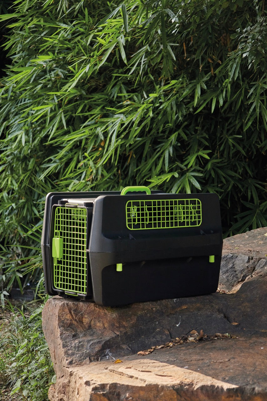Transportadora PREMIUM ECO TREK para Perros - Negra con Rejillas Metálicas (Black & Green) | M-PETS