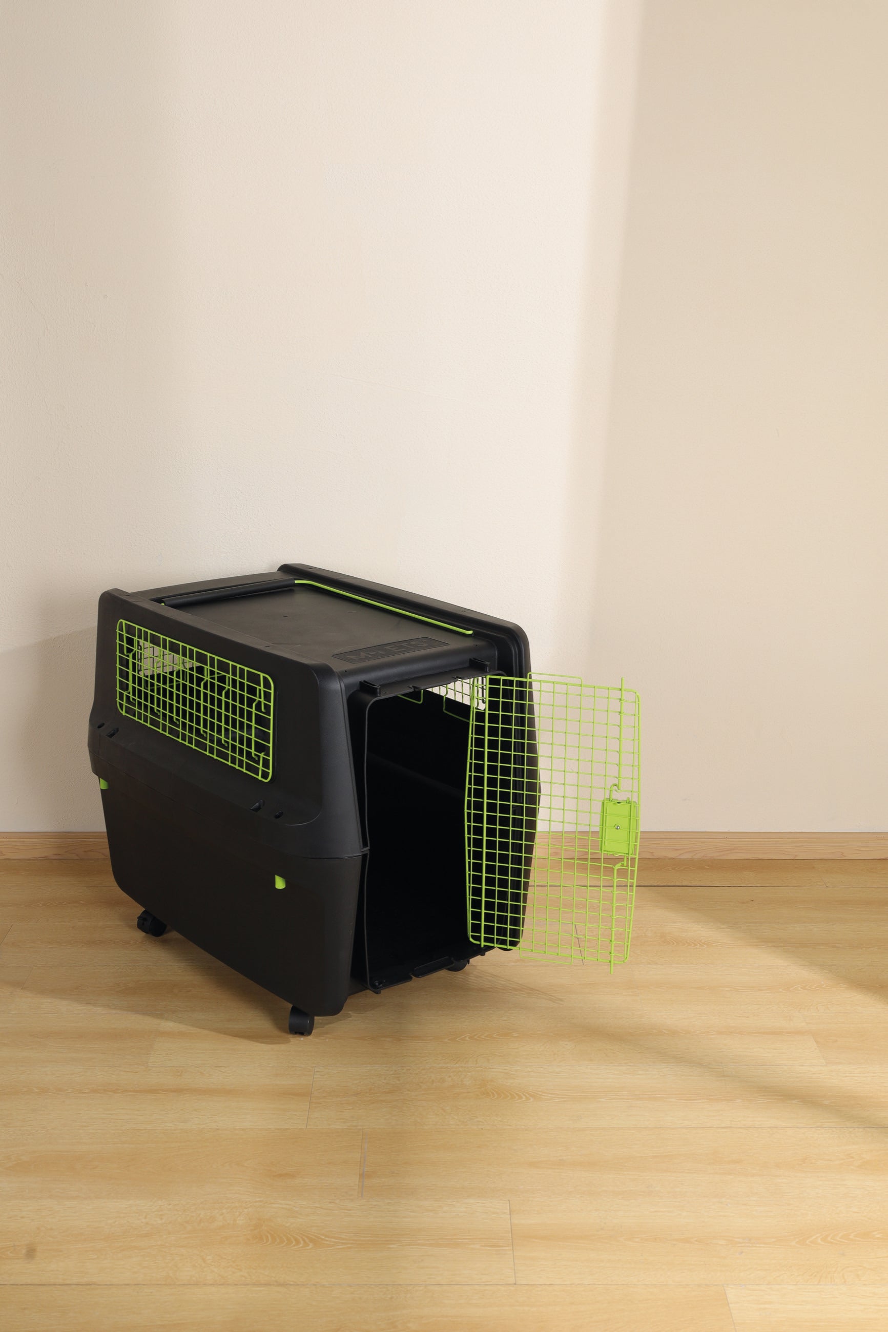 Transportadora PREMIUM ECO TREK para Perros - Negra con Rejillas Metálicas (Black & Green) | M-PETS