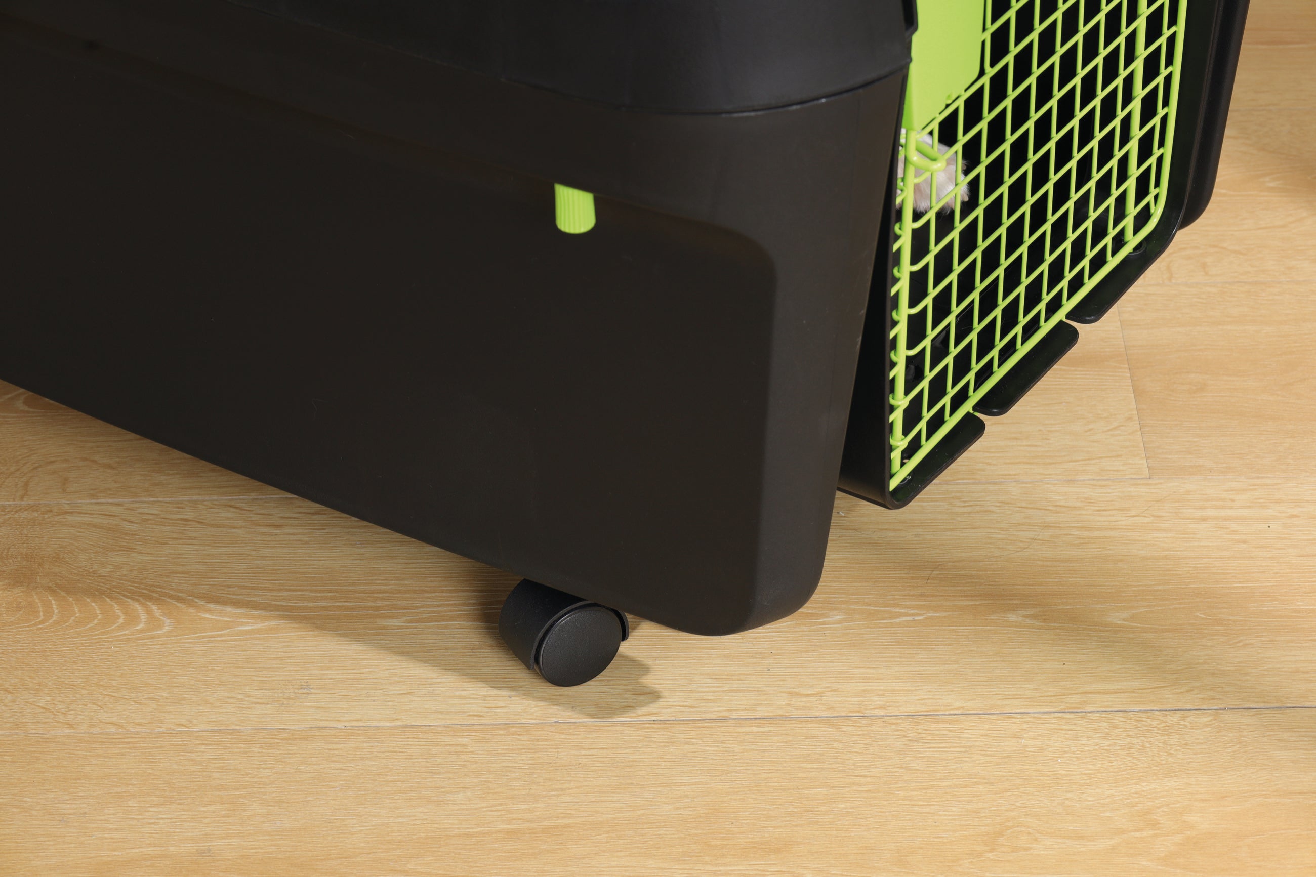 Transportadora PREMIUM ECO TREK para Perros - Negra con Rejillas Metálicas (Black & Green) | M-PETS