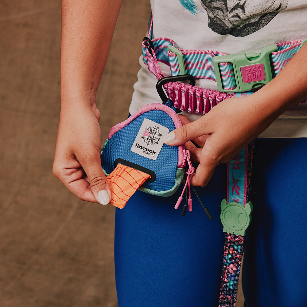 Bolsa Dispensadora de Bolsas y Premios Go.Clip Zee.Dog ✕ Reebok Aerobic – Manos Libres