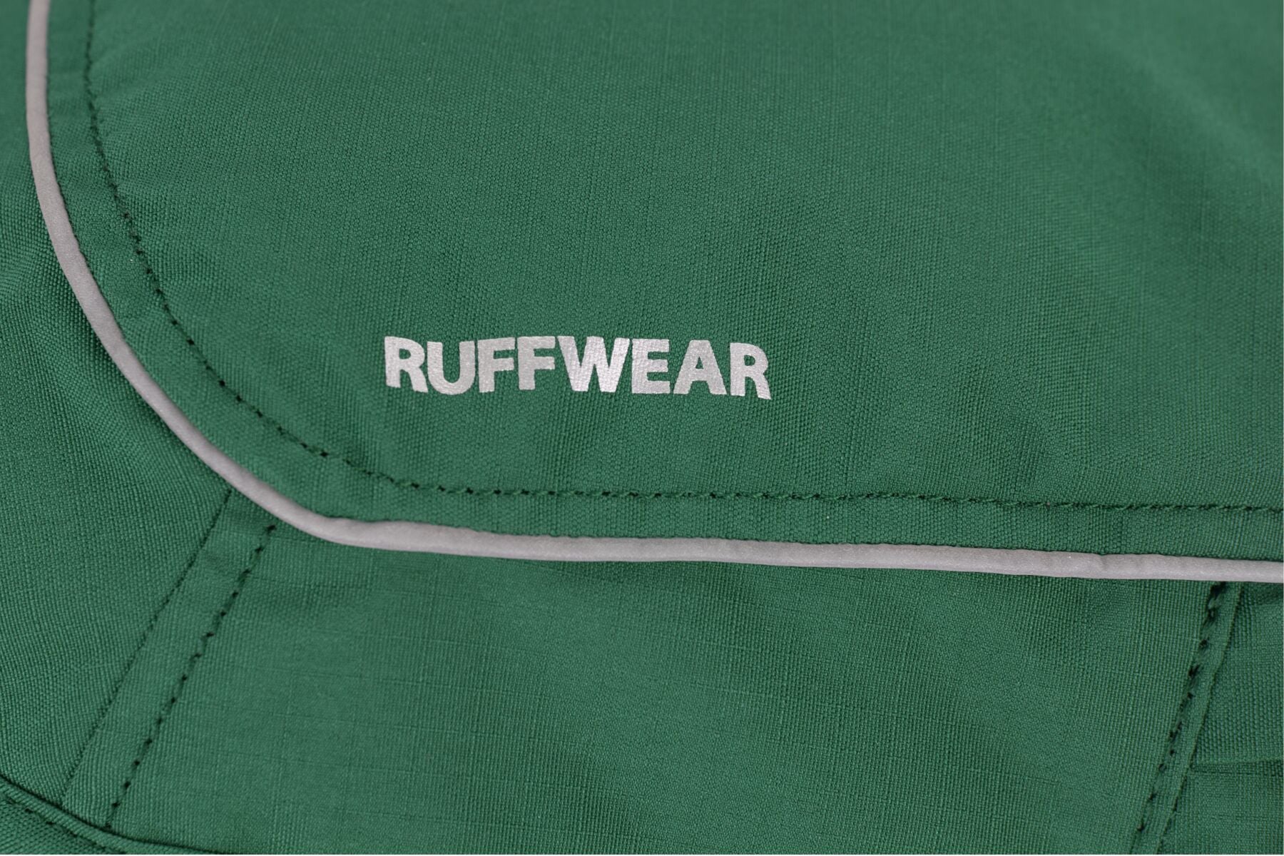 2 en 1 Abrigo Overcoat Fuse con Pechera Integrada en Verde (Evergreen) de Ruffwear