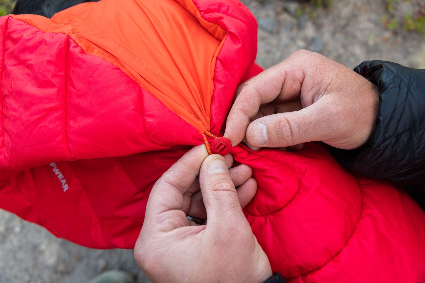 Poncho para Dormir Palisades™ Sleep Poncho en Rojo Grosella (Red Currant) | Ruffwear