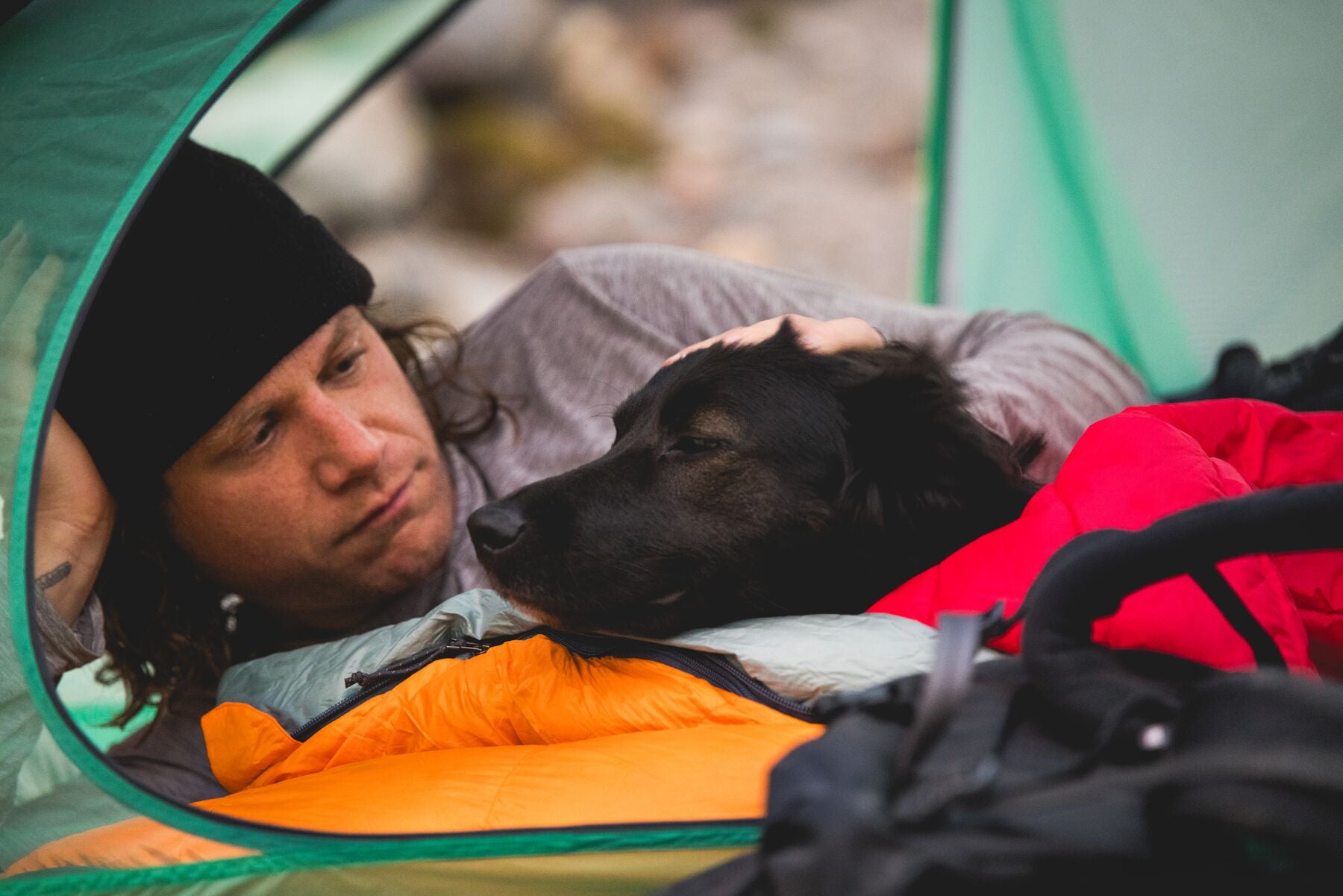 Poncho para Dormir Palisades™ Sleep Poncho en Rojo Grosella (Red Currant) | Ruffwear