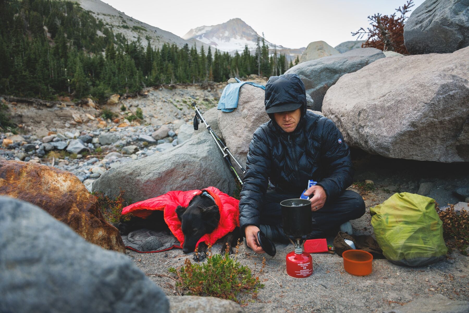 Poncho para Dormir Palisades™ Sleep Poncho en Rojo Grosella (Red Currant) | Ruffwear
