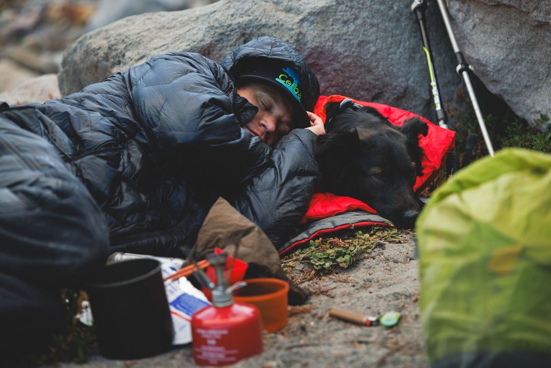 Poncho para Dormir Palisades™ Sleep Poncho en Rojo Grosella (Red Currant) | Ruffwear