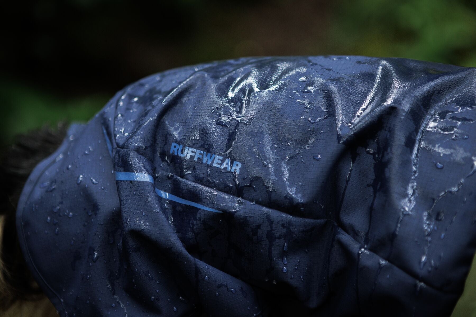 Impermeable Sun Shower™ Coverall (Overall) para Perros - Cobertura Completa y Mangas StormSleeves™ - Verde (Campfire Green) & Azul (Aurora Teal) | Ruffwear®