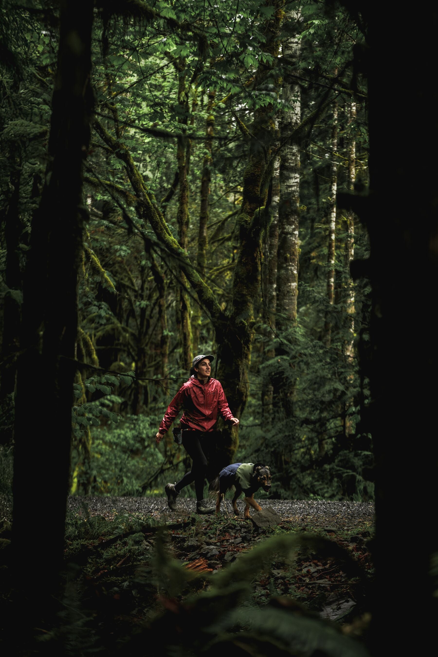 Impermeable Sun Shower™ Coverall (Overall) para Perros - Cobertura Completa y Mangas StormSleeves™ - Verde (Campfire Green) & Azul (Aurora Teal) | Ruffwear®