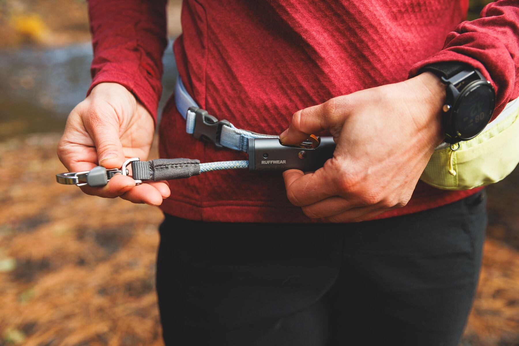 Hitch Hiker® Correa Larga Ajustable en Rojo Grosella (Red Currant) con Sistema de Bloqueo y Manos Libres - Ruffwear