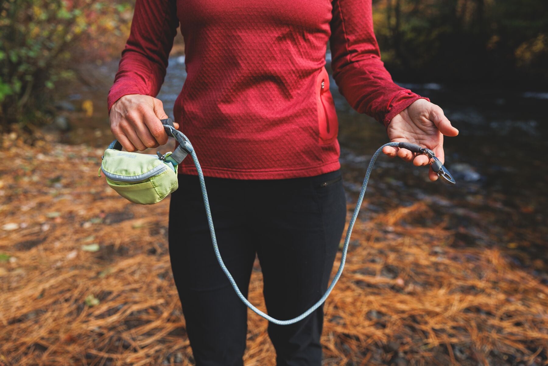 Hitch Hiker® Correa Larga Ajustable en Rojo Grosella (Red Currant) con Sistema de Bloqueo y Manos Libres - Ruffwear