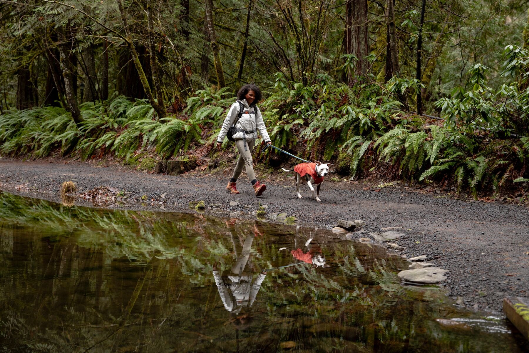 Abrigo para Perro K-9 Overcoat™ en Rojo Arcilla (Red Clay) de Ruffwear®